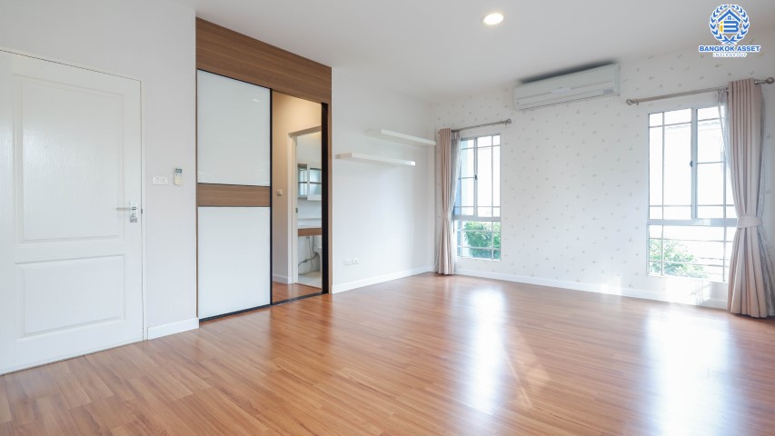 *****บ้านเดี่ยวมือสอง ม. มัณฑนา แจ้งวัฒนะ-ราชพฤกษ์ บ้านสวยมาก พร้อมเข้าอยู่ เนื้อที่กว่า 58.40  ฟังก์ชันครบครัน 3 ห้องนอน 3 ห้องน้ำ พร้อมมีห้องอเนกประสงค์ 1 ห้อง 2 ที่จอดรถ บรรยากาศร่มรื่นมาก พร้อมแวดล้อมไปด้วยสิ่งอำนวยความสะดวก และสาธารณูปโภคมากมาย  บนทำเลดี ที่เชื่อมสู่ถ.แจ้งวัฒนะได้อย่างรวดเร็ว